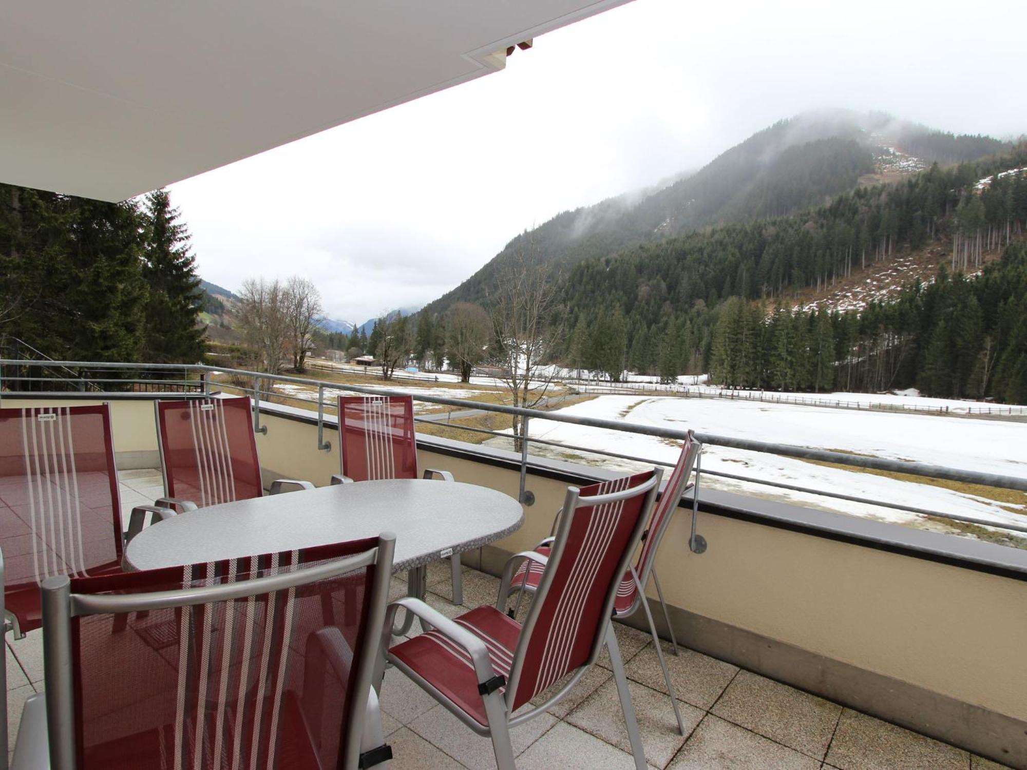 Modern Apartment in Saalbach Hinterglemm with Garden Exterior foto